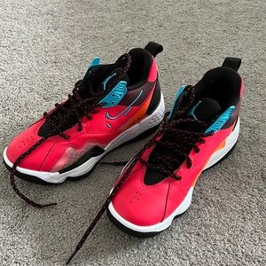 Jordan’s multi color size 7.5